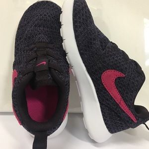 Nike toddler shoes size 10